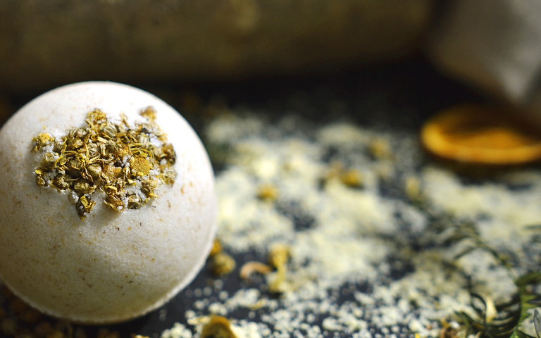 CBD bathing balls, cbd shampoo